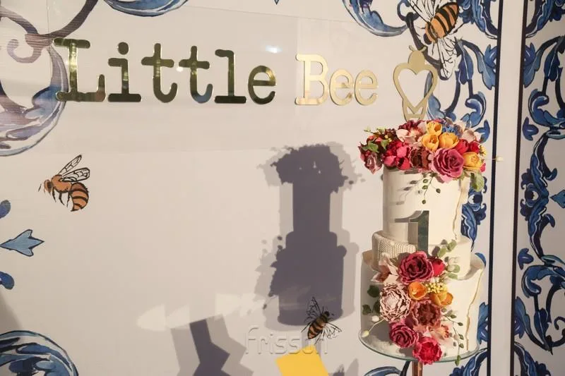 1 Ano Little Bee