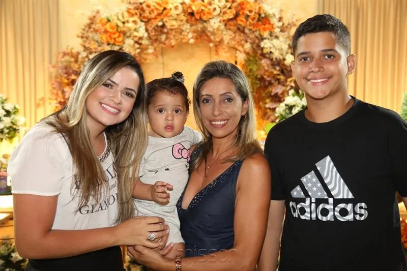 Aline, Lara Dutra, Juliana Branco e Carlos Eduardo Dutra