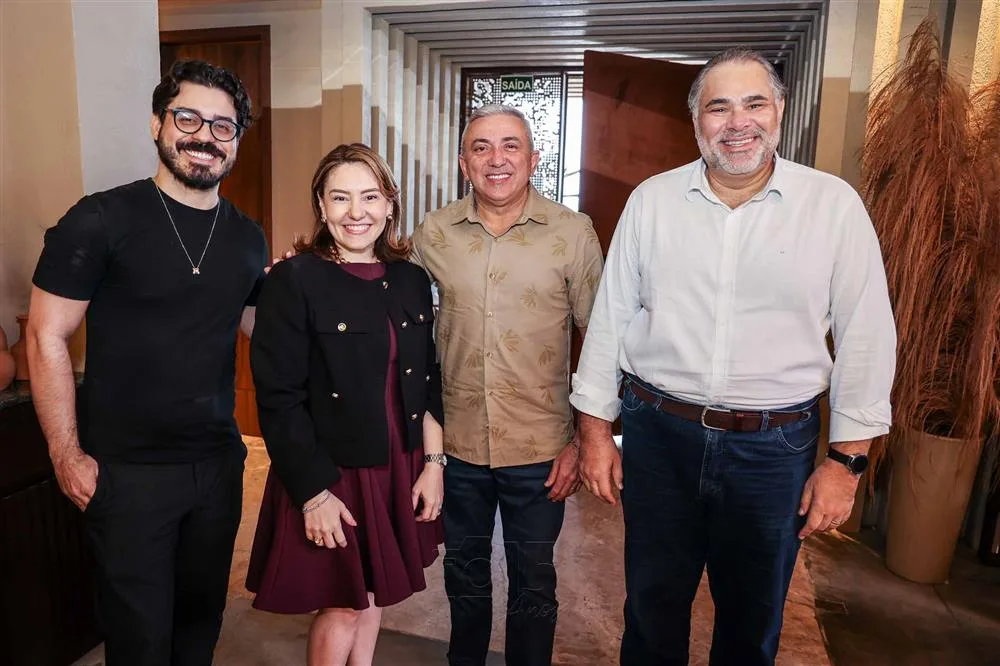Alison Barros, Nicole Almeida, Adriano Gonc¸alves e Edson Ferreira