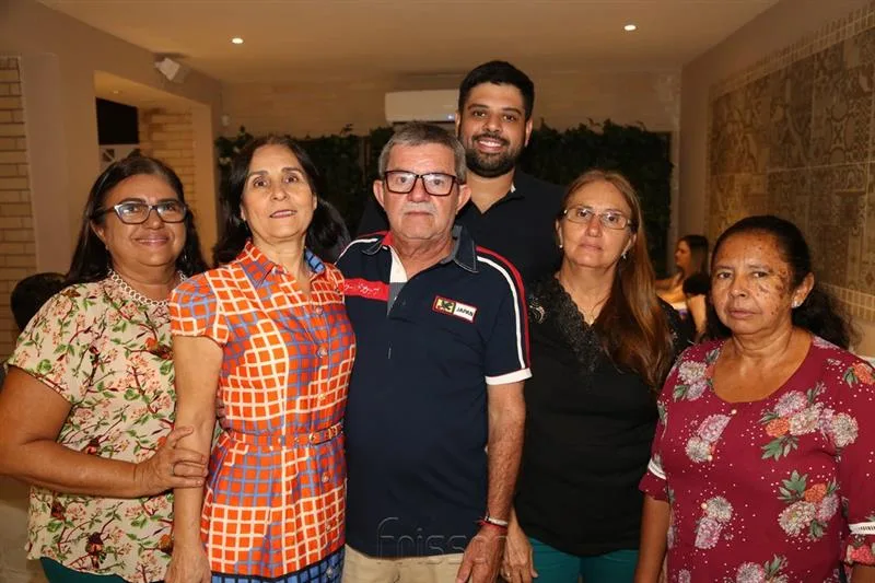 Ana Guimarães, Mazé, Assis, João Neto, Mônica e Joia