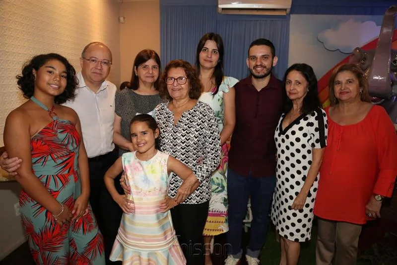 Marfisa Ribeiro, João Sá, Rebeca e Dorotéia Ribeiro, Mazé, Manuela, Bergson, Simone e Ismênia Ribeiro