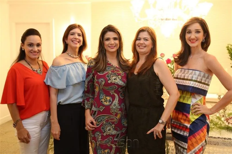 Carmen Pompeu, Juliana Melo, Rachel Teixeira, Lucia Fialho e Sara Nunes