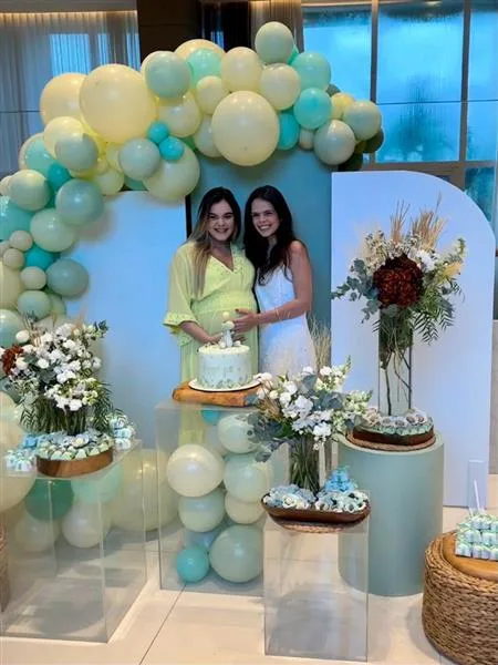 Nicolle Vichnevski Costa e Isabel Miranda