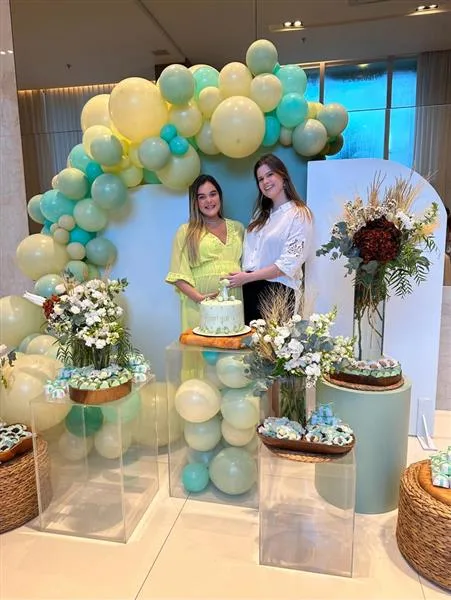 Nicolle Vichnevski Costa e Ana Beatriz bezerra