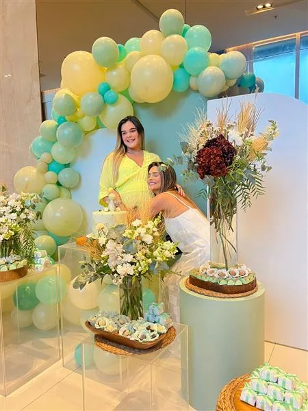 Nicolle Vichnevski Costa e Raquel Voulassikis