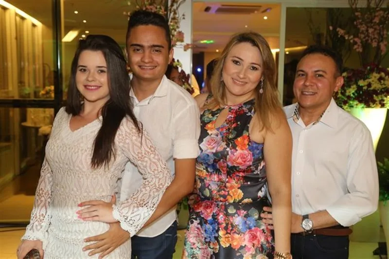 Clara Ferreira, Felipe Araújo, Jô Medeiros e Sávio Costa