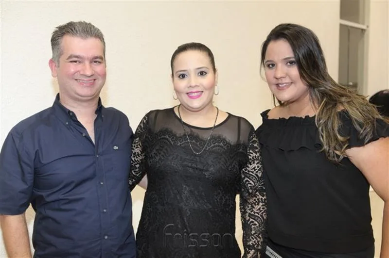 Amilton Filho, Isabelle Olveira e Camilla Rizato
