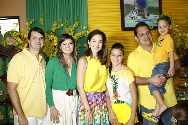 Edilson Pinheiro, Michelinne Pinheiro, Sara Nogueira, Eliza Nogueira, André Nunes e Bernardo Nunes
