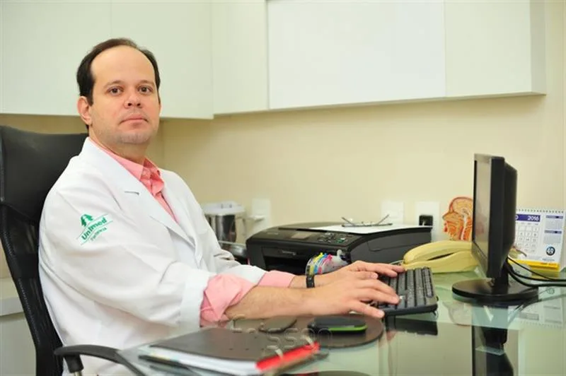 Dr. Fábio Bastos Santana