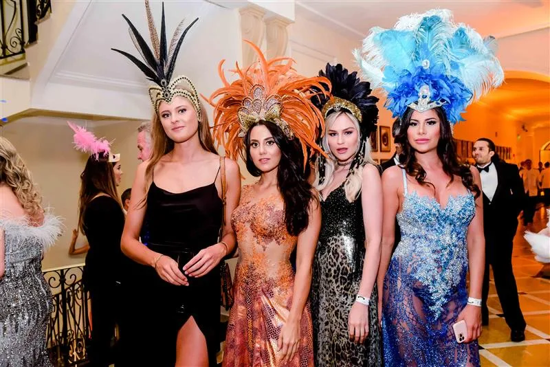 Alexia Versteegh, Deniz Rosenberger, Jasmine von der Esch e Sabrina Mara