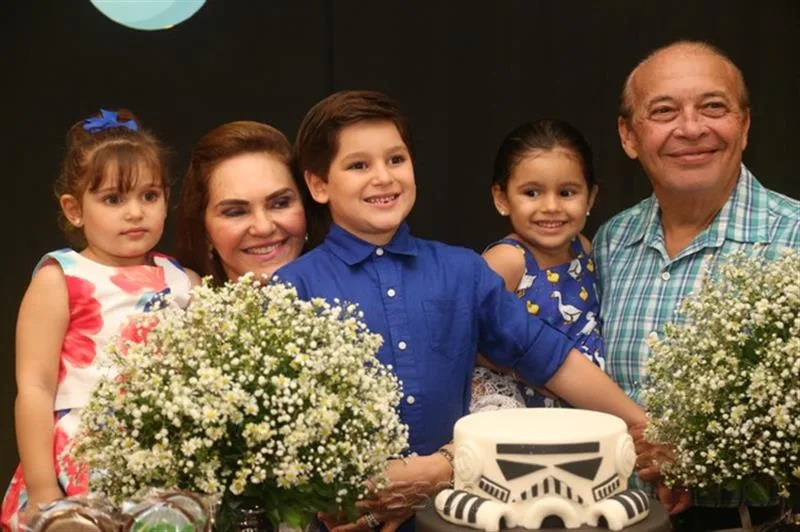 Athina, Denise, Henri, Louise e Jose Bastos