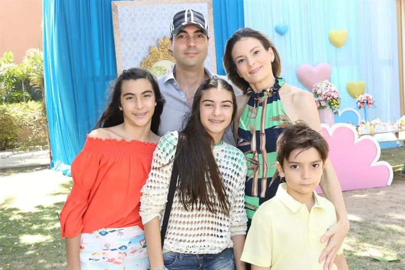 Juliano e Carol Pereira com os filhos, Bruna, Beatriz e Juliano Filho