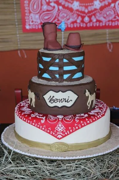 Bolo Henry Bastos