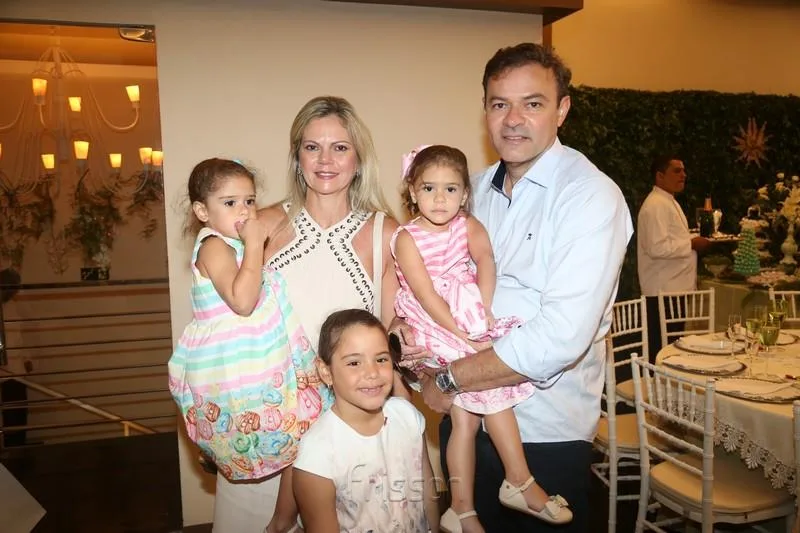 Anik, Nicole, Alice, Layla e Fujita Junior