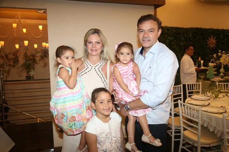 Anik, Nicole, Alice, Layla e Fujita Junior