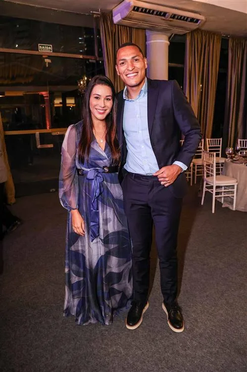 Debora Agliate e Jogador Titi