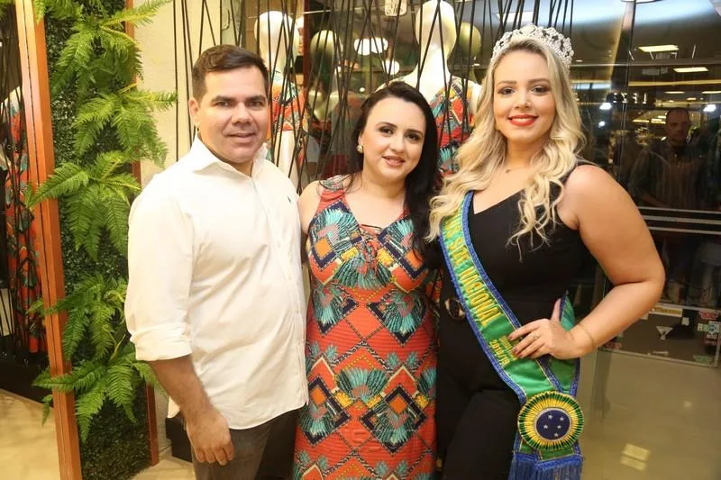 Adolfo e Vanessa Viana e Talita Reis