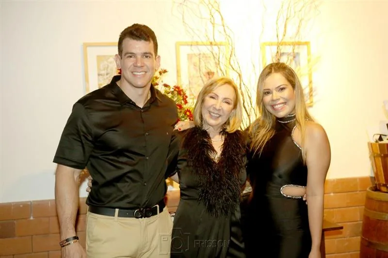 Aroldo Junior, Isa Espanhol e Renata Peixoto