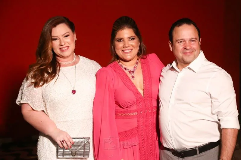 Aline e Igor Barroso com Gisela Vieira