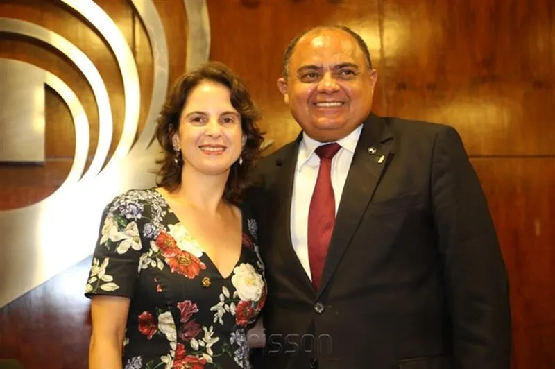 Lara Fernandes e Teodoro Silva Santos