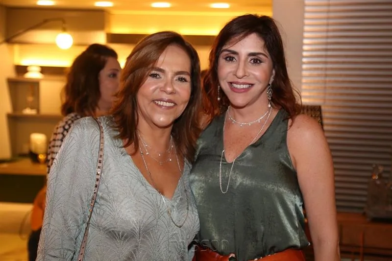Ailza Ventura e Cristiane Faria