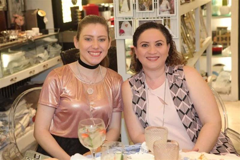 Bruna Azevedo Ponte e Vanessa Mendonça
