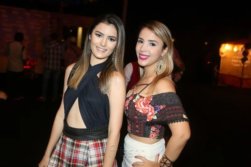 Ana Carla Carneiro e Gabriele Arcanjo