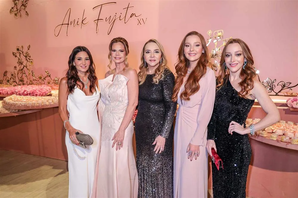 Aline Pinho, Layla, Sandra, Larissa e Mariah Fujita