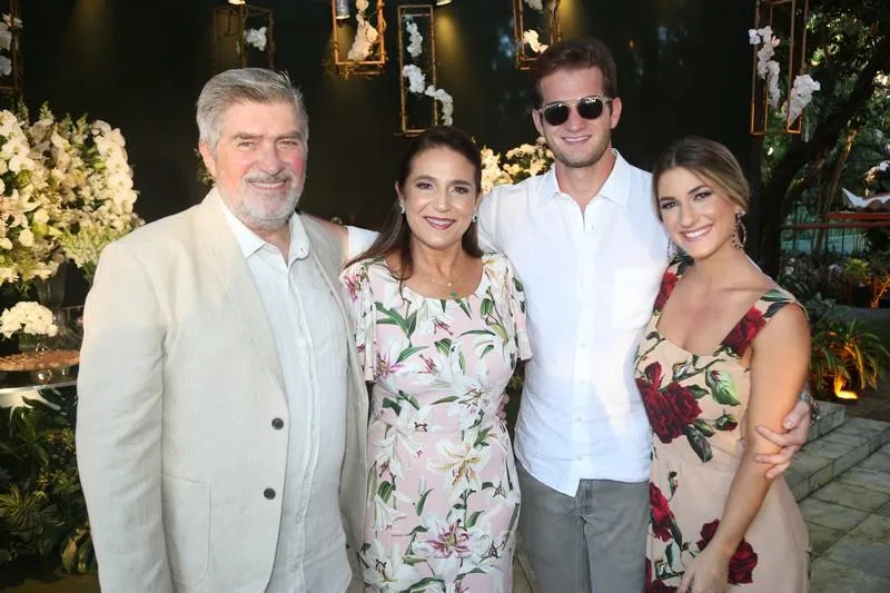 Amarílio, Patrícia e Ravi Macedo e Bruna Magalhães