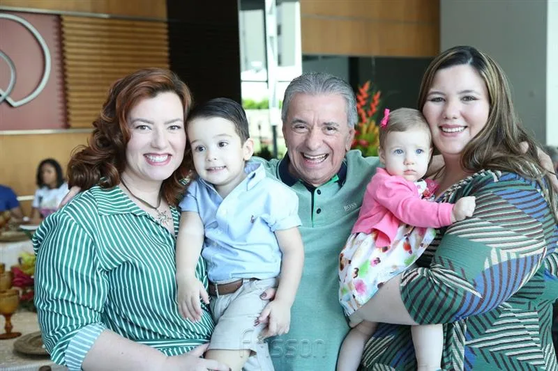 Aline, Victor Barroso, Majela, Juliana e Livia Felix