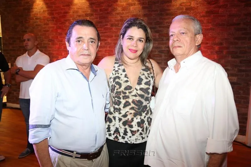 Carlos e Flávia Castelo e Carlos Araújo