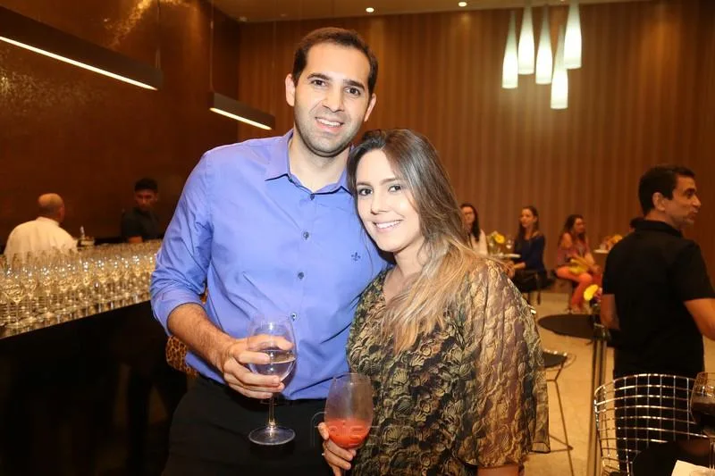 Cláudio Alencar e Gabriela Tavares
