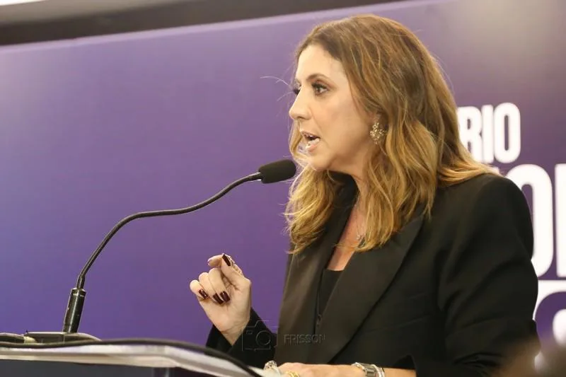 Emília Buarque