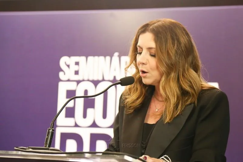 Emília Buarque