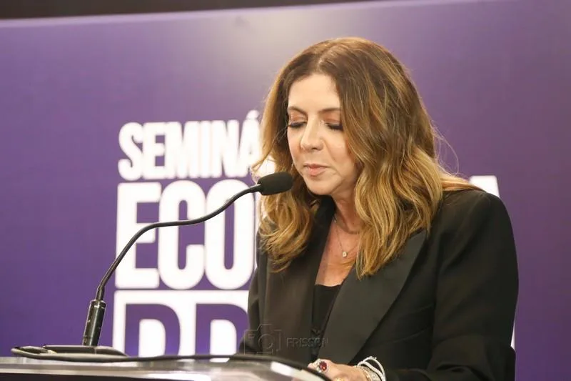 Emília Buarque