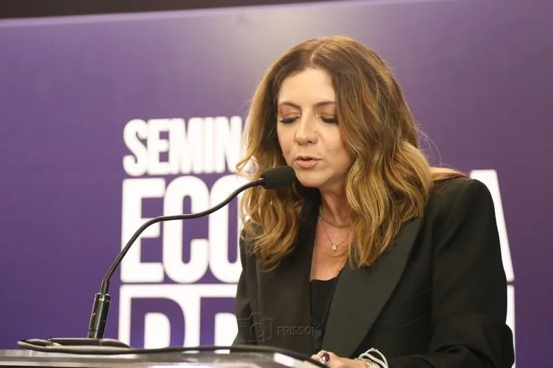 Emília Buarque