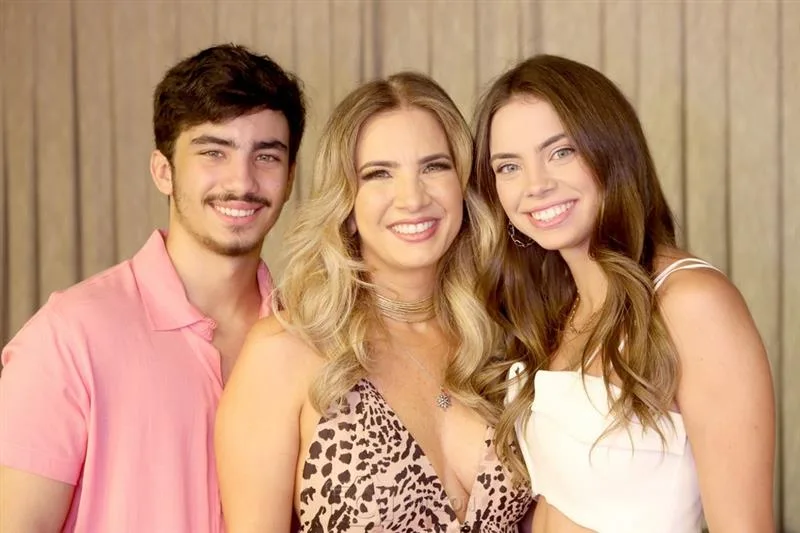 Davi, Karmilse e Nicole Marinho