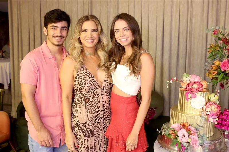 Davi, Karmilse e Nicole Marinho
