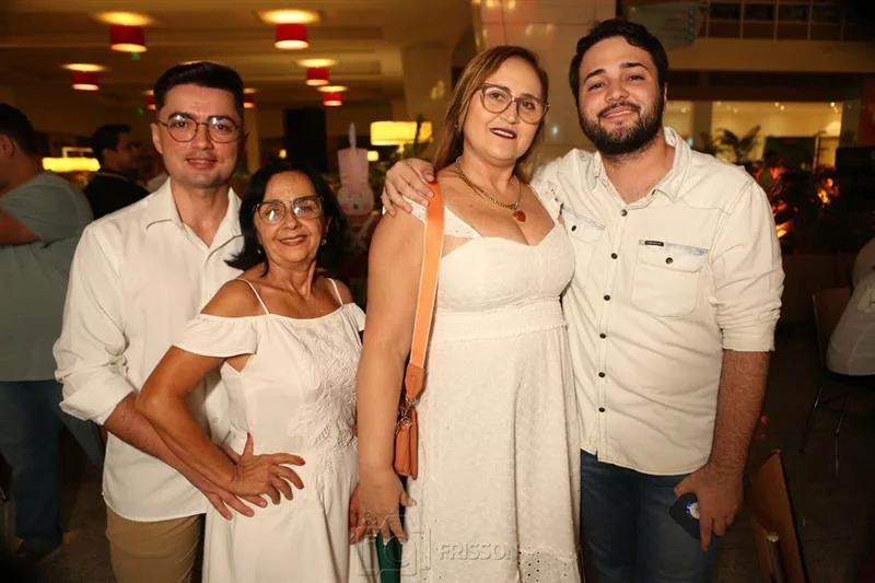 Caio, Eliene Passos, Vânia e Iury Costa