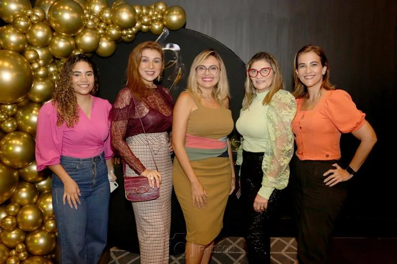 Adrielle Viana, Patrícia Porto, Mônika Vieira, Lúcia Ribeiro e Elayne Oliveira
