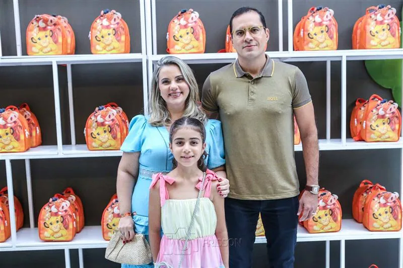 Aline, Maria Valentina e Erico Campos