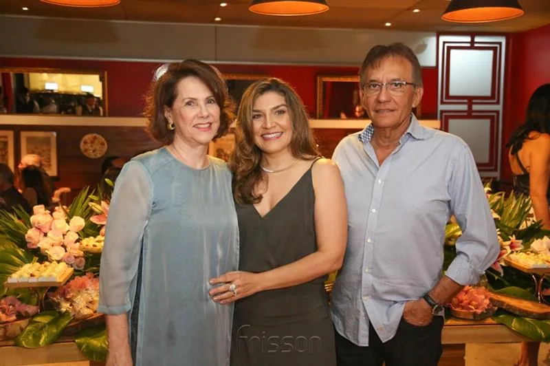 Ana Elisa Perdigão, Danielle Lopes e Davi Perdigão