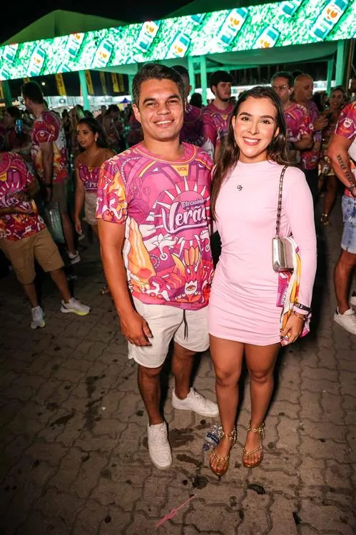 Alysson Pontes e Karolina Maia