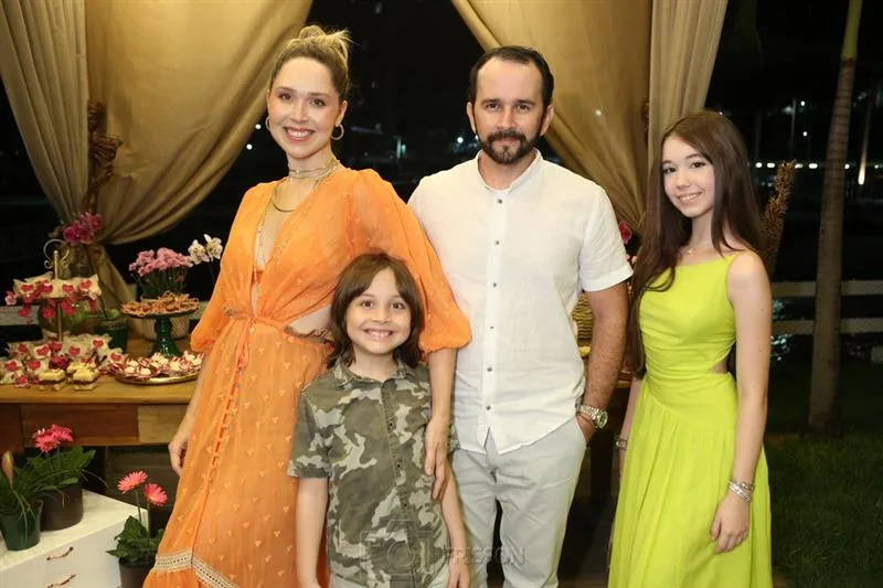 Camila Santana, Rafael Melo, Bernardo e Laura Santana