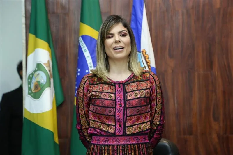 Carol Bezerra