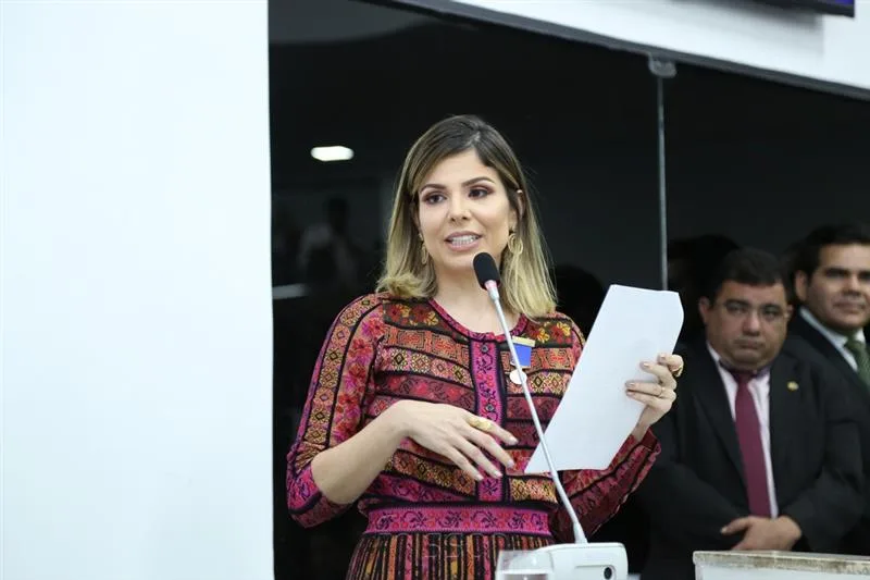 Carol Bezerra