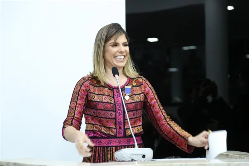 Carol Bezerra