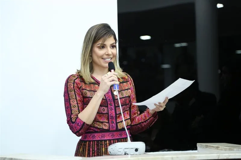 Carol Bezerra