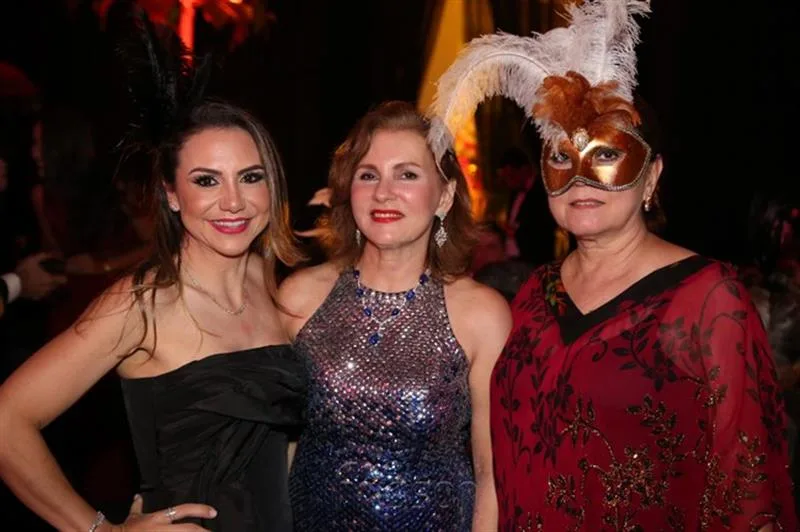 Adriana Queiroz, Renata Jereissati e Paula Frota