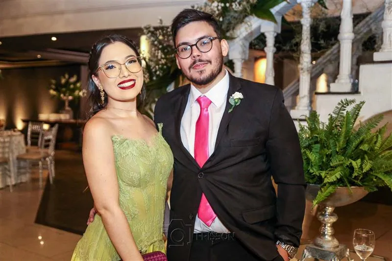 Beatriz Dourado e Victor Hugo Souza